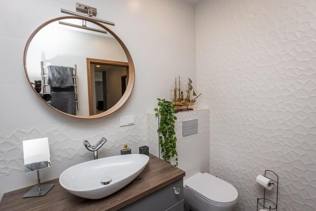 Stylish With Terrace By Urban Rent * Vilnius